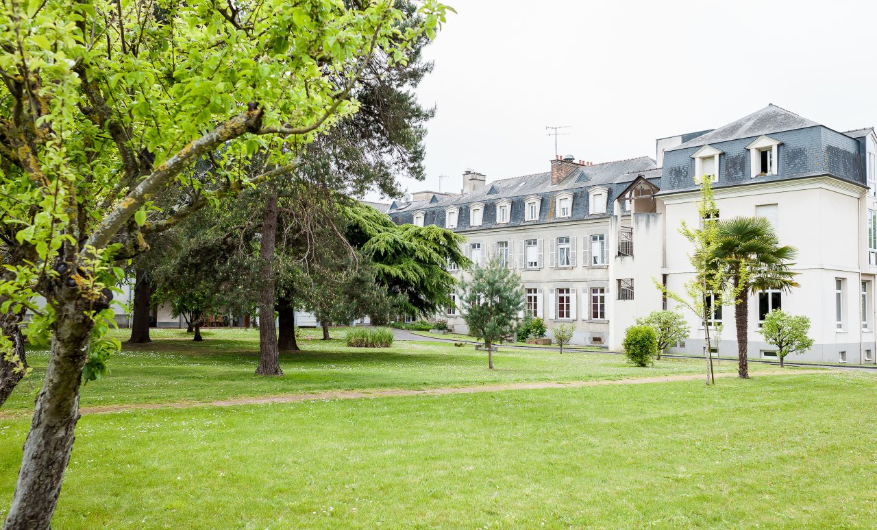 Maison Saint Louis Hospitalite Saint Thomas De Villeneuve En Images Parc