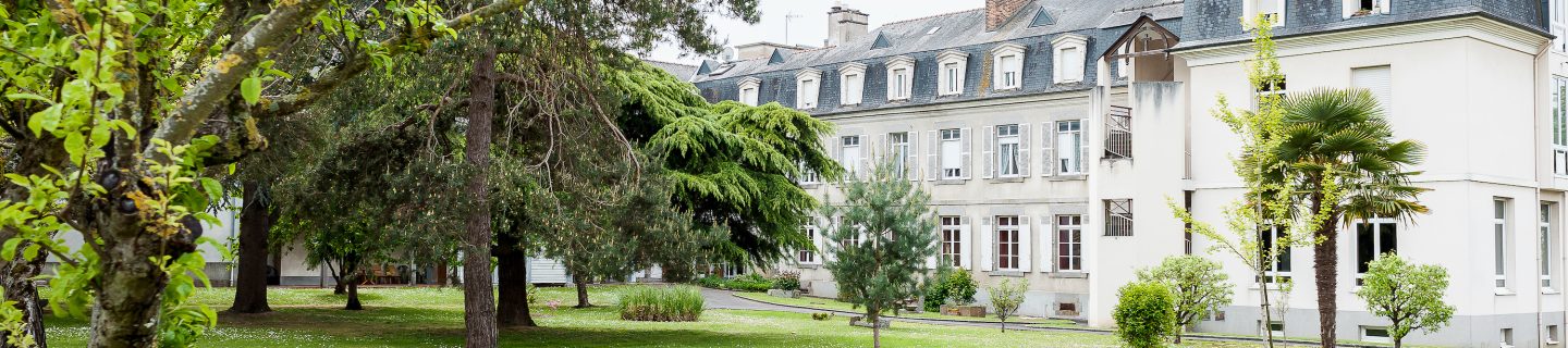 Maison Saint Louis Hospitalite Saint Thomas De Villeneuve En Images Parc