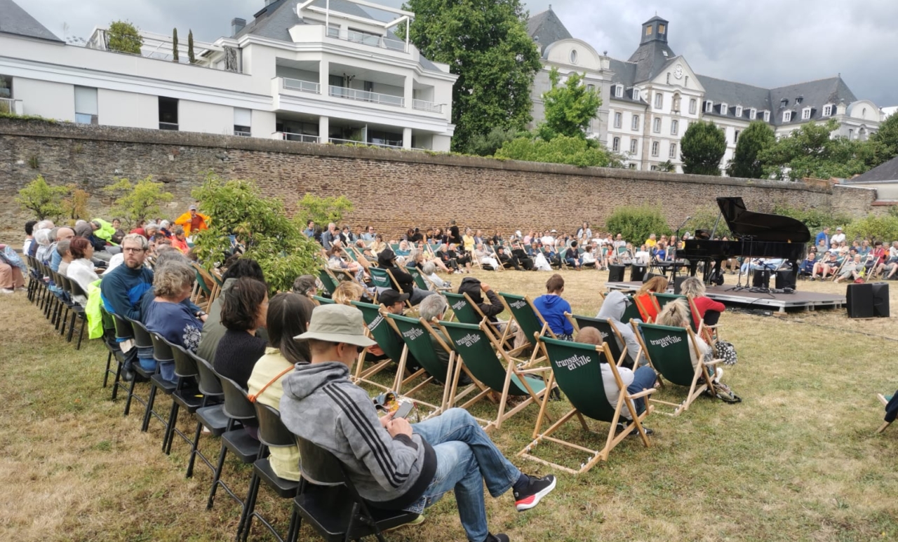 Festival Tombees La Nuit Rennes Maison Saint Louis Juillet 2025 le public