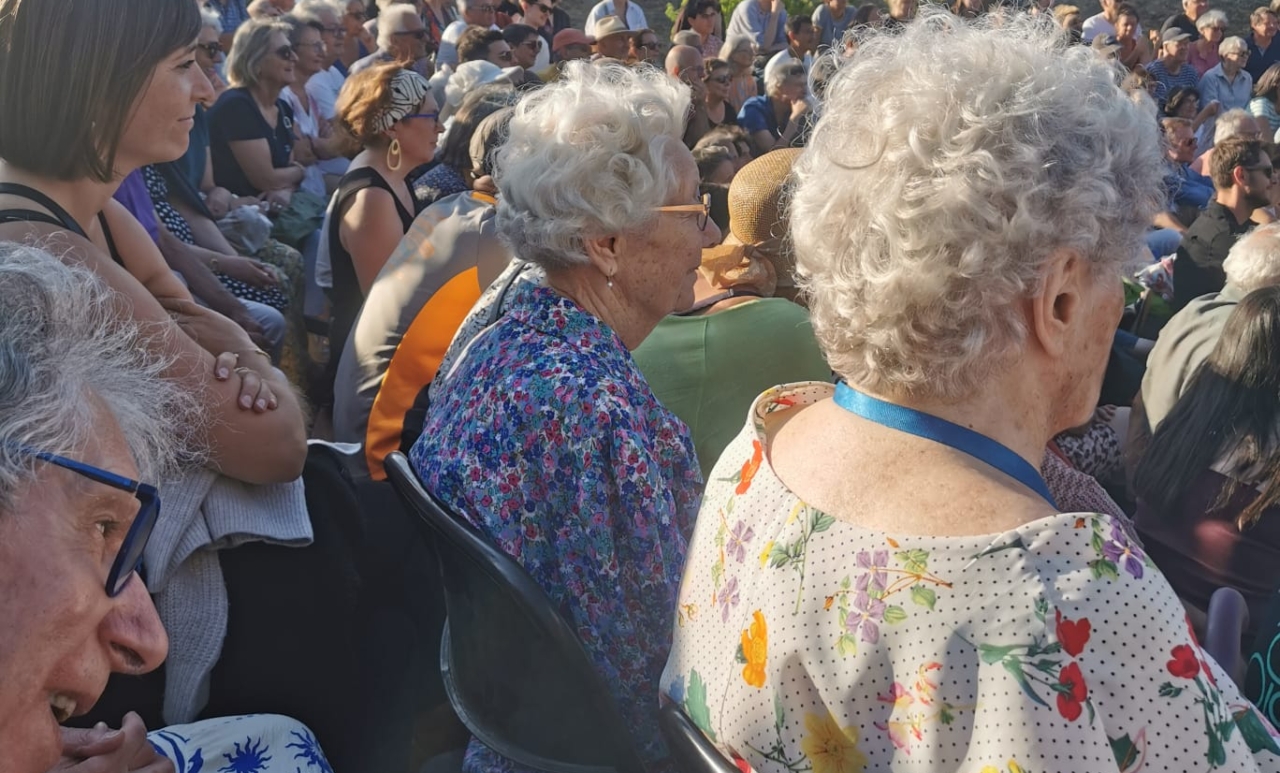 Festival Tombees La Nuit Rennes Maison Saint Louis Juillet 2025 Des résidents et des familles sont venues assister aux différents spectacles