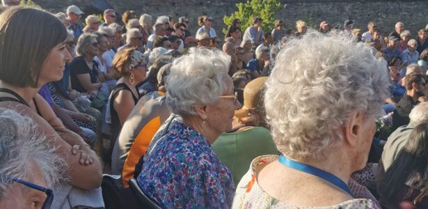 Festival Tombees La Nuit Rennes Maison Saint Louis Juillet 2025 Des résidents et des familles sont venues assister aux différents spectacles